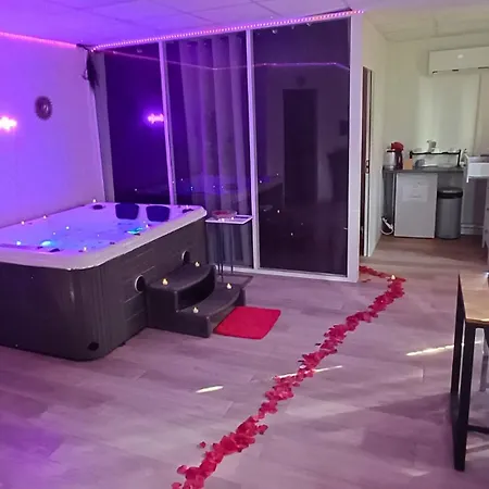 아파트 Cocoonspa Loveroom Jacuzzi