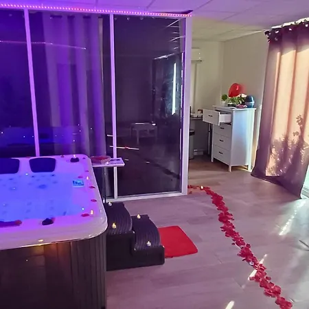 Cocoonspa Loveroom Jacuzzi *